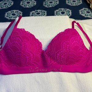 4 for $32 Victoria's Secret 32-C Fuchsia Lace Bralette